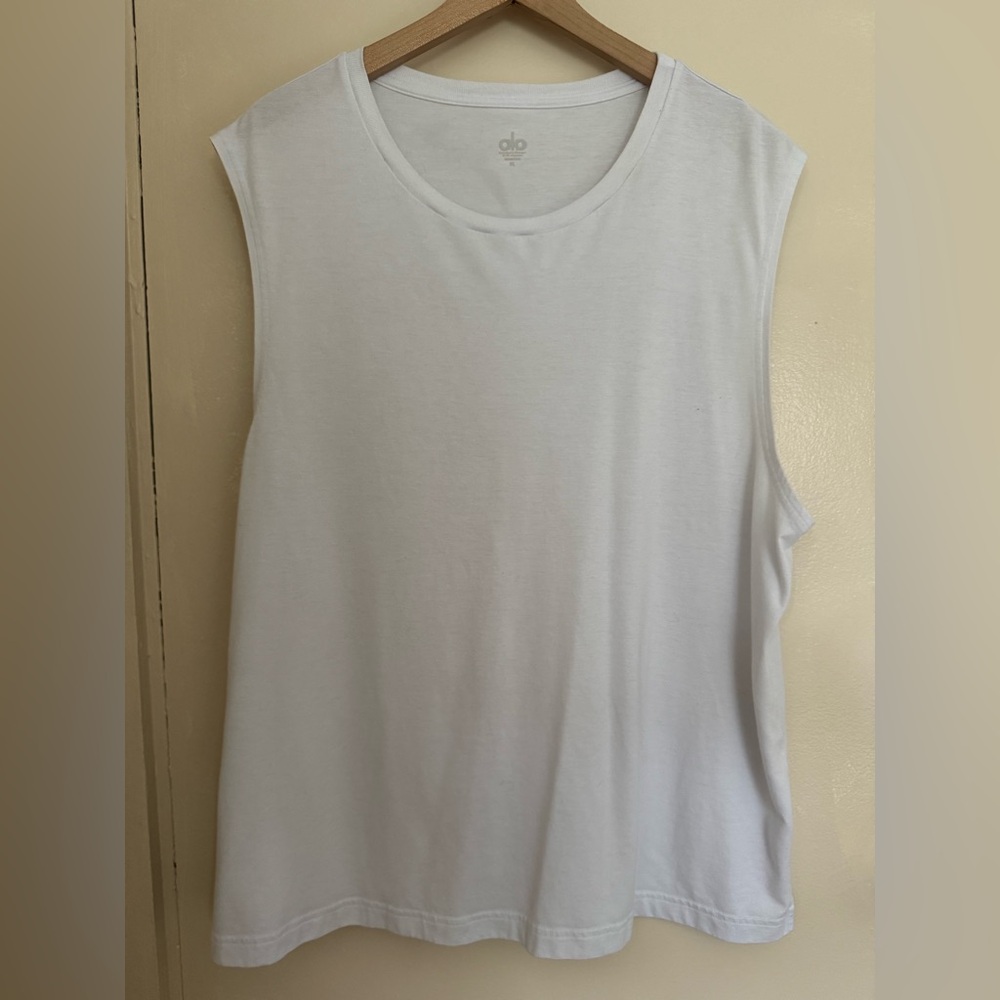 Alo Men’s The Triumph Sleeveless T-Shirt XL White